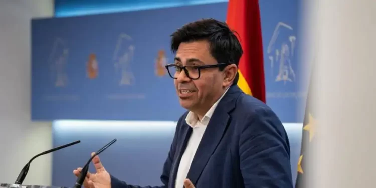 Pisarello se salta la orden de Sumar y no asistirá a la jura de la Princesa pese a pertenecer a la Mesa del Congreso>