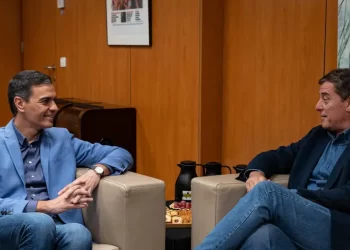 Sánchez bendice a Besteiro como candidato del PSOE a la Xunta: «José Ramón va a ser presidente»>