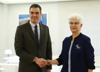 Sánchez hiberna la investidura y potencia su agenda exterior>