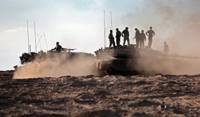 Durante la noche el Ejército israelí consolidó su desembarco en la Franja y enfrenta la resistencia de Hamas rumbo a la capital de Gaza