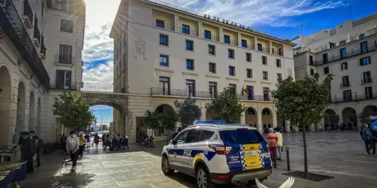 Un hombre intenta violar a una mujer tras ofrecerse a llevarle las bolsas de la compra a casa>