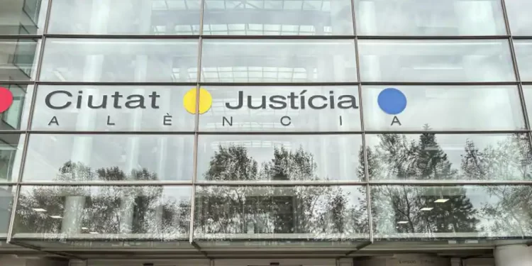 Una joven admite que se inventó que su padre la violó cuando era menor: «Buscaba vengarme de él»>