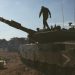 Por aire, tierra y mar, Israel asedia Gaza, bloquea sus comunicaciones y lanza más ataques