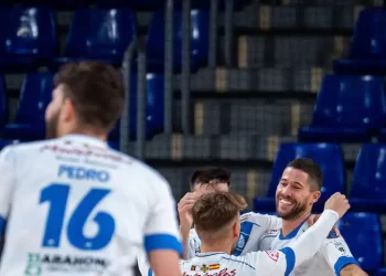 3-6: El Manzanares asalta el ‘Palau’ y se dispara como un cohete>