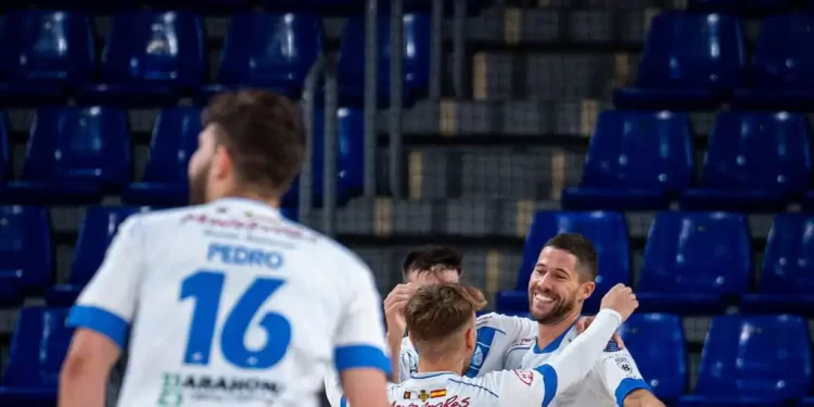 3-6: El Manzanares asalta el ‘Palau’ y se dispara como un cohete>