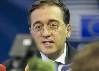 Albares responde y convoca también a la embajadora de Israel en España para que dé explicaciones por sus «falsas acusaciones»>