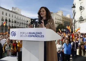 Ayuso, en la protesta de Madrid: «Nosotros nos encargaremos de devolver golpe por golpe»>