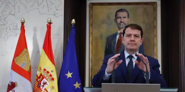 Castilla y León comienza a preparar ya dos recursos ante el Constitucional contra la amnistía y la condonación de la deuda a Cataluña>