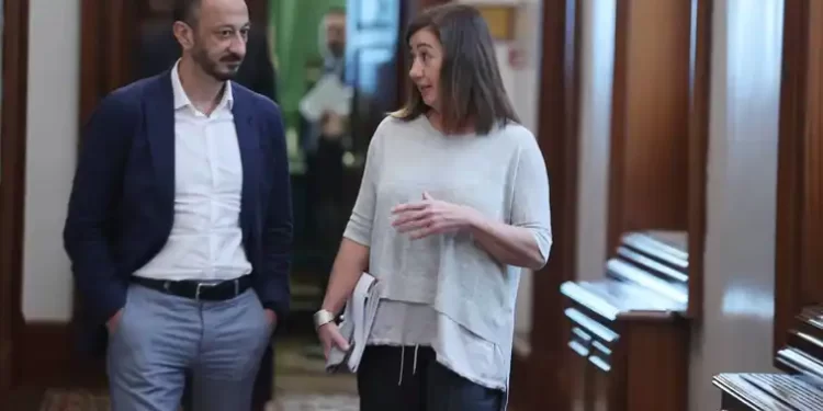 El Congreso empieza a carburar cuatro meses después de las elecciones y cita a Sánchez el 20D>