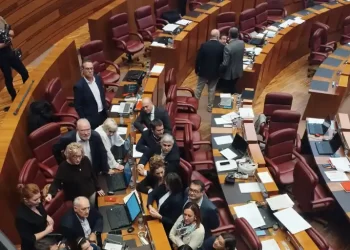 El PSOE acusa a García-Gallardo de hacer el gesto de una «felación» a dos procuradoras en las Cortes de Castilla y León>