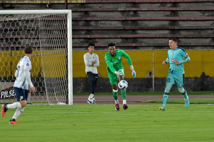 Alexander Domínguez volvió a recibir un gol luego de 735 minutos.