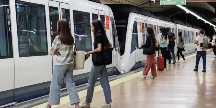«He dejado una mochila en el Metro y va a explotar en cinco minutos»: un falso aviso de bomba obliga a desalojar tres estaciones en Madrid>