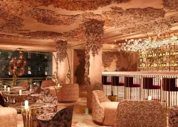 Jacqueline completa su oferta con un Champagne bar de acceso secreto>