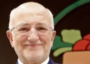 Juan Roig, sobre la situación política: «Si el problema de España lo tuviéramos en Portugal, ralentizaríamos las inversiones»>