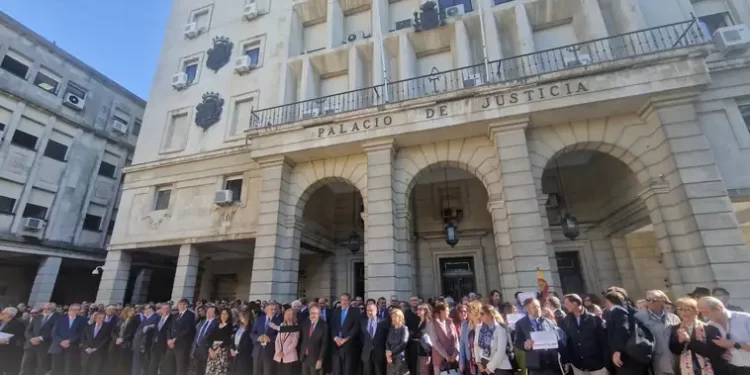 Jueces y fiscales se plantan ante la amenaza a la separación de poderes>