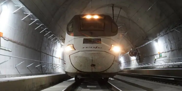 La alta velocidad llega a Asturias este miércoles tras 19 años de obras y 4.000 millones de inversión>