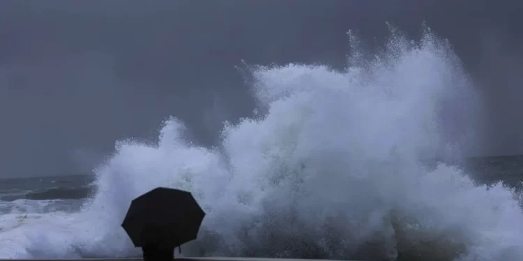 La borrasca Domingos llega el sábado y pone a toda la costa en alerta roja>