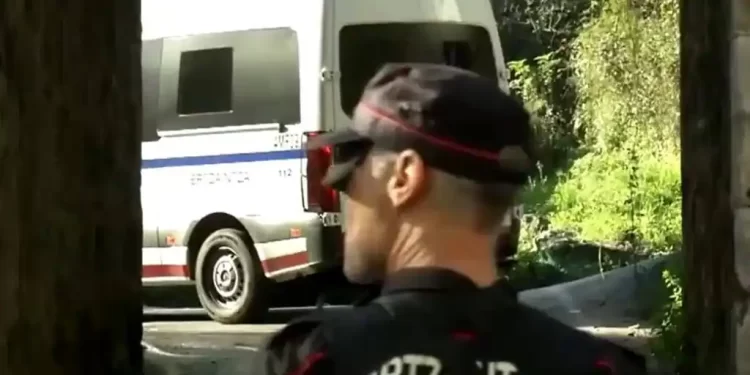 La Ertzaintza busca a un joven tras robar un arma a un agente: su expareja es víctima de violencia de género de riesgo>