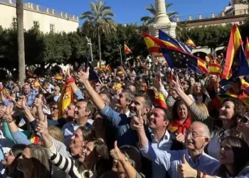 Las cifras de asistencia a las manifestaciones contra la amnistía en cada capital de España, según el PP y el Gobierno>