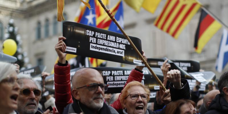 Los CDR y la ANC presionan a Puigdemont para que no pacte con el PSOE si no es para declarar la independencia>