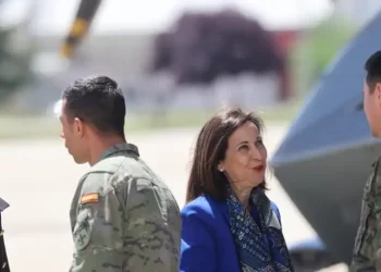 Los militares ponen deberes a Robles: mejora de los sueldos y solución a las salidas a los 45 años>