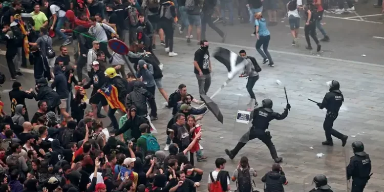 Los Mossos acreditan la violencia de Tsunami en el Prat>