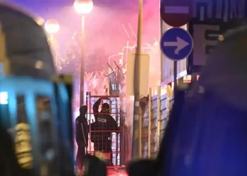 Los Mossos blindan la Bonanova para desalojar las dos casas okupadas>