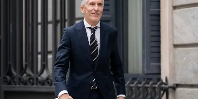 Marlaska se esconde del escándalo de las balizas ilegales de la Guardia Civil>