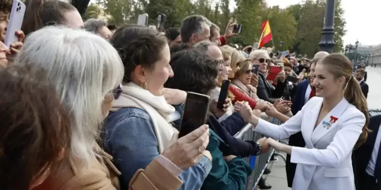 Más Corona y menos espinas>