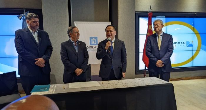 Mendoza firmó dos acuerdos con una provincia china para promover negocios y turismo