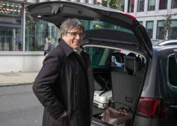 Puigdemont alarga los tiempos para exprimir más a Sánchez>
