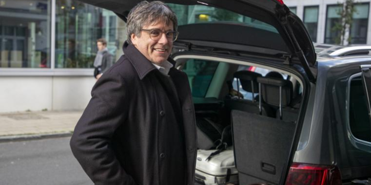 Puigdemont alarga los tiempos para exprimir más a Sánchez>