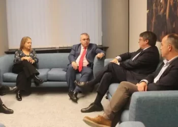 Registran ante las Cortes el manifiesto de más de 300 juristas en contra de la amnistía>