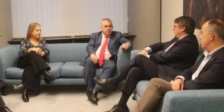 Registran ante las Cortes el manifiesto de más de 300 juristas en contra de la amnistía>