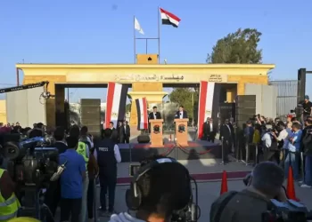 Sánchez apea a ABC del avión presidencial a Israel>