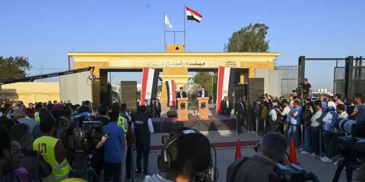 Sánchez apea a ABC del avión presidencial a Israel>