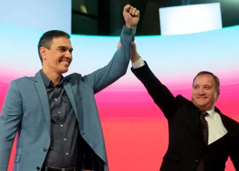 Sánchez evita mencionar la amnistía e incluso a Cataluña en un discurso triunfal ante los socialistas europeos>