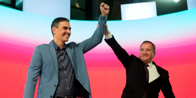 Sánchez evita mencionar la amnistía e incluso a Cataluña en un discurso triunfal ante los socialistas europeos>