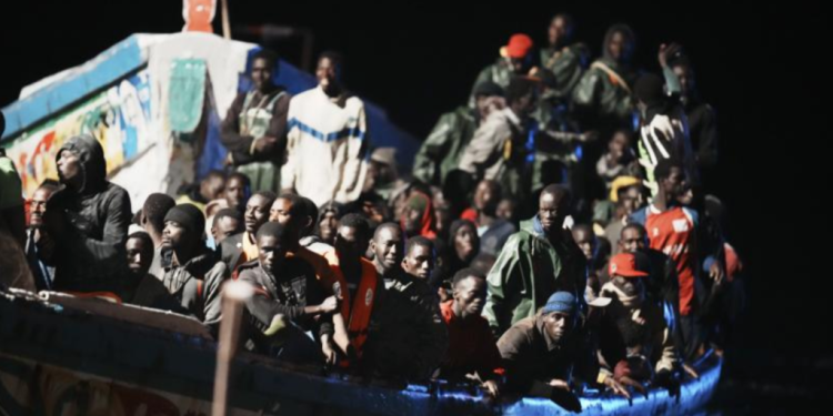 Tres cayucos en pocas horas alertan de una nueva ola de salidas a El Hierro>