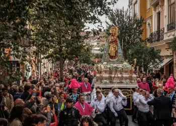 Un Jueves Santo en otoño en Madrid: la capital reza a la Almudena>
