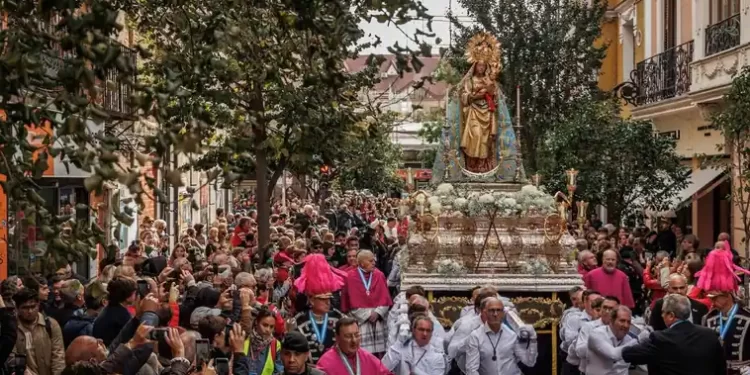 Un Jueves Santo en otoño en Madrid: la capital reza a la Almudena>