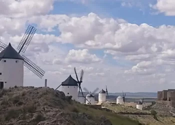 Vecinos y bomberos rescatan a tres personas del incendio en una vivienda de Consuegra la noche de Halloween>