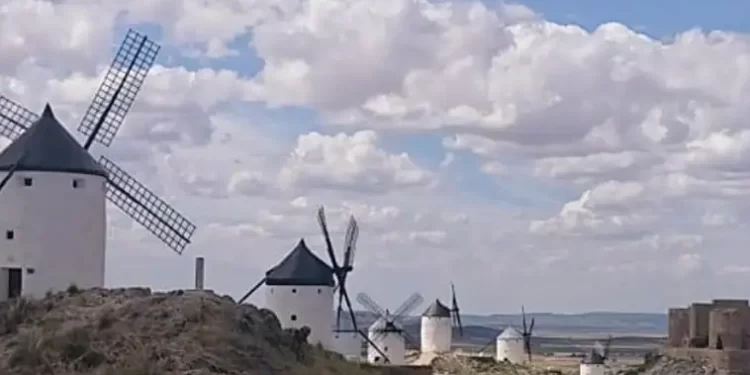 Vecinos y bomberos rescatan a tres personas del incendio en una vivienda de Consuegra la noche de Halloween>