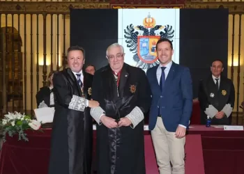 Acto de jura de los nuevos colegiados y homenaje a los más veteranos abogados de Toledo>
