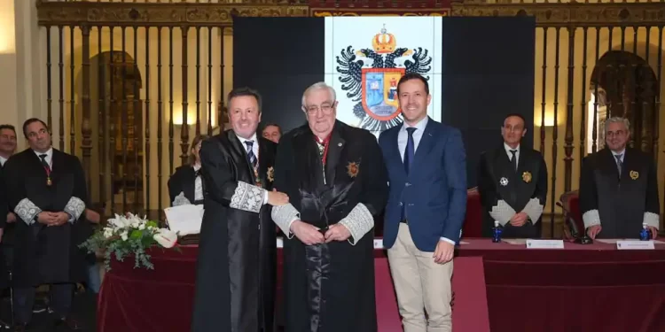 Acto de jura de los nuevos colegiados y homenaje a los más veteranos abogados de Toledo>