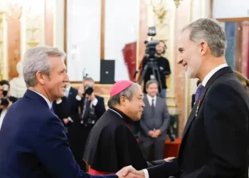 Aplausos de PP y PSOE para el discurso del Rey, que BNG y Sumar ven «excluyente»>