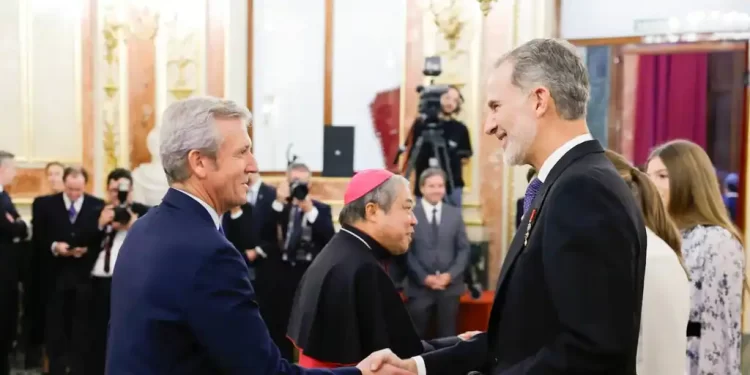 Aplausos de PP y PSOE para el discurso del Rey, que BNG y Sumar ven «excluyente»>