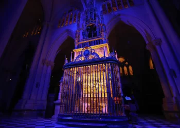 Brillante presentación del espectáculo nocturno ‘Lumina catedral de Toledo’>