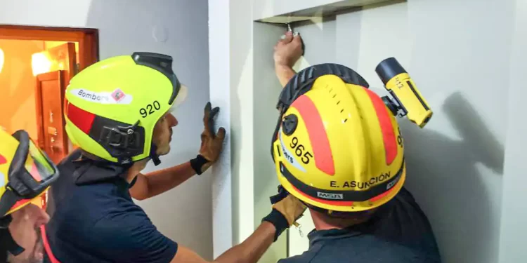 Cae un ascensor con nueve personas dentro desde la cuarta planta de un hotel de Valencia>