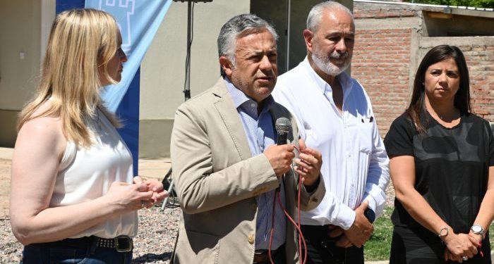 Cornejo entregó viviendas en el Este mendocino y dejó un mensaje cifrado: “Hay que hablar con la verdad”